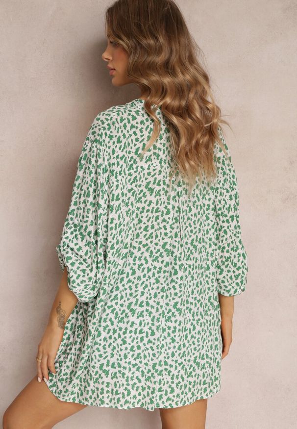 Renee - Zielona Rozszerzana Bluzka w Kwiaty z Rękawem 3/4 z Wiskozy Alethi. Kolekcja: plus size. Kolor: zielony. Materiał: wiskoza. Wzór: kwiaty. Sezon: jesień, wiosna