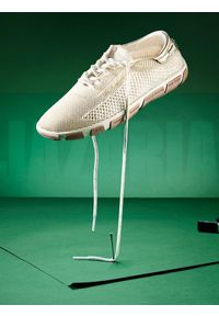 Niskie buty damskie TBS Jazaria. Kolor: biały. Materiał: skóra