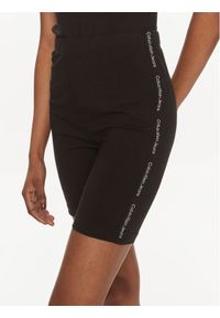 Calvin Klein Jeans Szorty sportowe Logo J20J223137 Czarny Slim Fit. Kolor: czarny. Materiał: bawełna #1