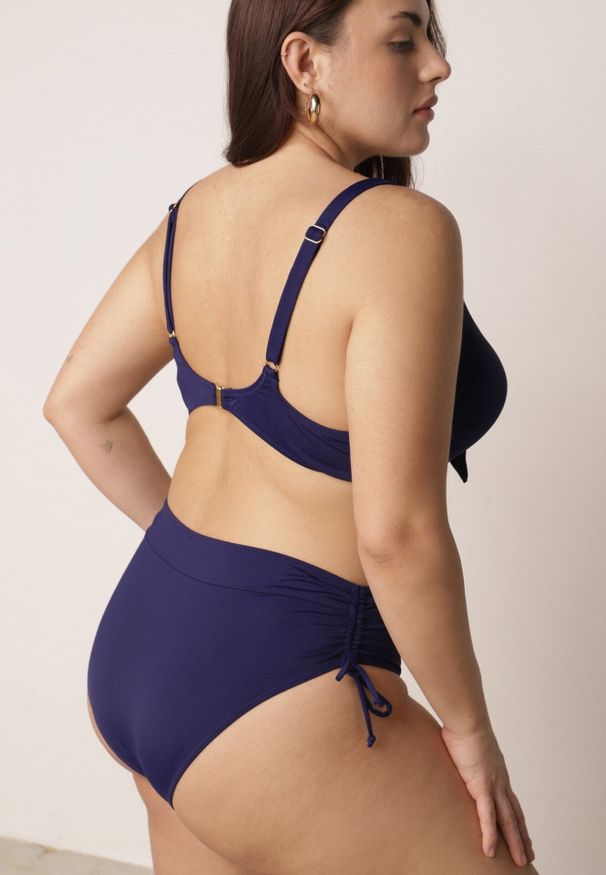 Born2be - Granatowe Bikini Biustonosz z Cyrkoniami i Majtki Typu Figi Dorirose. Kolekcja: plus size. Kolor: niebieski