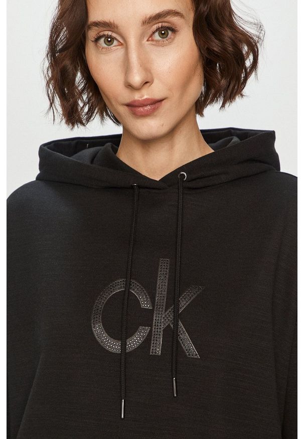 Calvin Klein - Bluza. Okazja: na co dzień. Kolor: czarny. Materiał: dzianina. Długość rękawa: długi rękaw. Długość: długie. Wzór: nadruk. Styl: casual