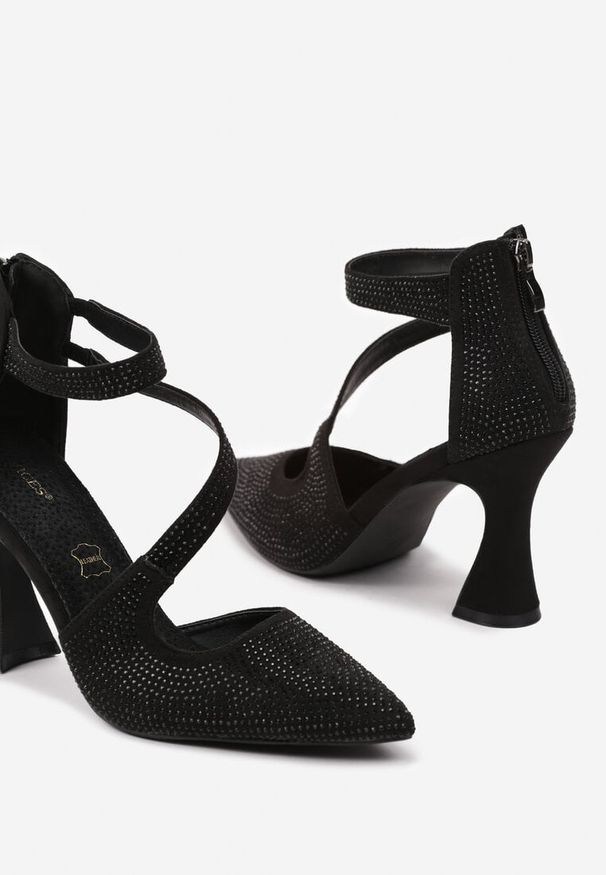 Renee - Czarne Czółenka Vices na Obcasie z Wkładką ze Skóry Naturalnej Ozdobione Paskiem Besinae. Okazja: do pracy. Zapięcie: pasek. Kolor: czarny. Materiał: skóra. Wzór: aplikacja. Obcas: na obcasie. Styl: elegancki. Wysokość obcasa: średni