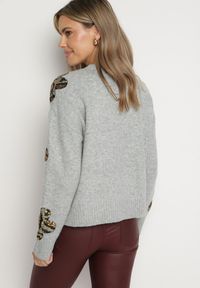 Born2be - Jasnoszary Sweter z Kwiatowymi Naszywkami i Cekinami Ciadora. Okazja: na co dzień. Kolor: szary. Materiał: jeans. Wzór: aplikacja, kwiaty. Styl: elegancki, casual #5