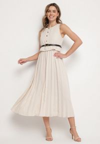 Born2be - Beżowa Sukienka Bez Rękawów z Plisami i Paskiem z Klamrą Iffale. Okazja: na spacer, na co dzień. Kolor: beżowy. Długość rękawa: bez rękawów. Styl: casual, klasyczny #1