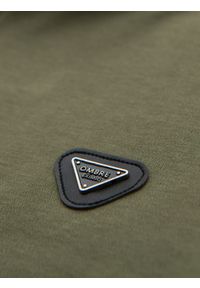 Ombre Clothing - Męska koszulka polo z dekoltem na zamek - oliwkowa V5 - Rozmiar: XXL. Okazja: na co dzień. Typ kołnierza: polo. Kolor: oliwkowy. Materiał: bawełna, elastan, dzianina. Styl: sportowy, casual, elegancki #5
