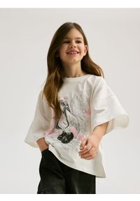Reserved - T-shirt z nadrukiem - złamana biel. Materiał: bawełna. Długość: krótkie. Wzór: nadruk