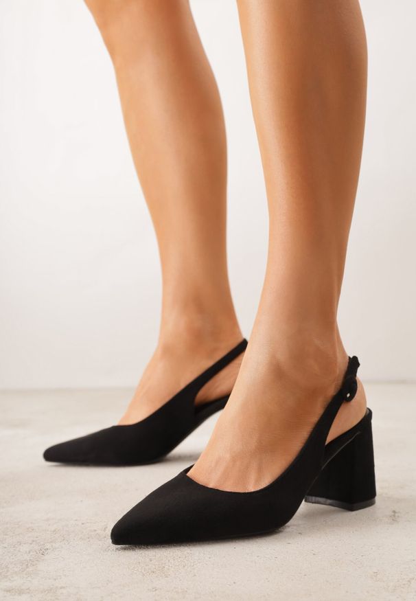 Born2be - Czarne Czółenka na Klockowym Obcasie z Odkrytą Piętą Tarabeta. Okazja: na co dzień. Zapięcie: sprzączka. Kolor: czarny. Obcas: na obcasie. Styl: casual, elegancki. Wysokość obcasa: średni