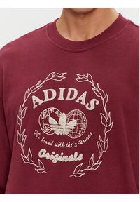 Adidas - adidas Bluza Graphics Archive Crew Sweatshirt IC5770 Czerwony Regular Fit. Kolor: czerwony. Materiał: bawełna