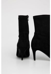 Wojas - Botki. Kolor: czarny. Materiał: guma. Obcas: na obcasie. Wysokość obcasa: średni #4