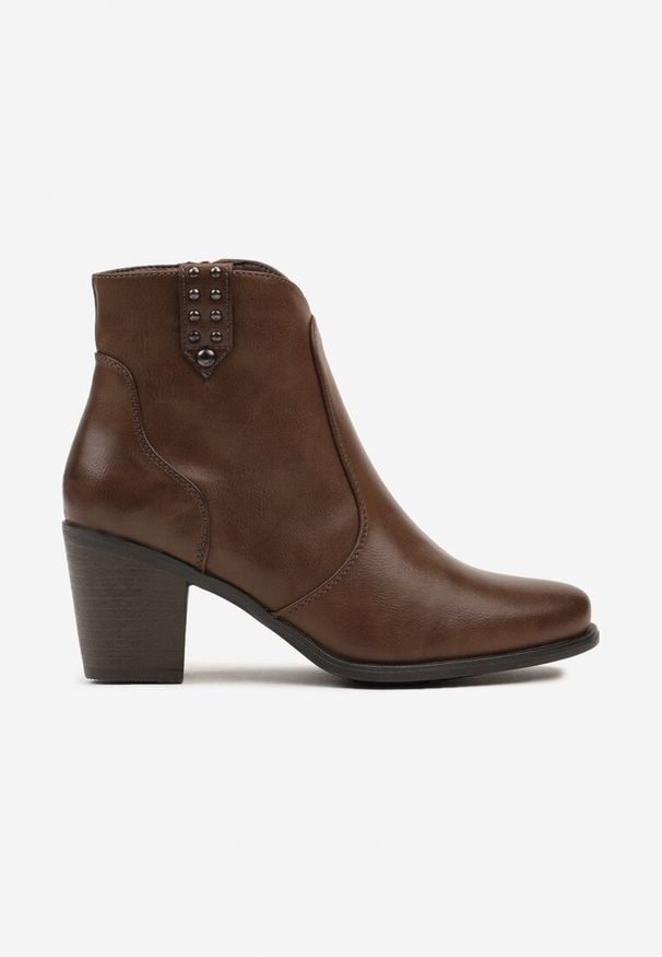 Born2be - Brązowe Botki Kowbojki na Obcasie Ozdobione Napami Zinnirae. Okazja: na co dzień. Kolor: brązowy. Materiał: skóra, jeans. Wzór: aplikacja. Sezon: zima, jesień. Obcas: na obcasie. Styl: casual, elegancki. Wysokość obcasa: średni