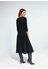 Ochnik - Długa sukienka elegancka damska. Okazja: na randkę, na spotkanie biznesowe, do pracy. Kolor: czarny. Materiał: wiskoza. Styl: elegancki. Długość: maxi #4