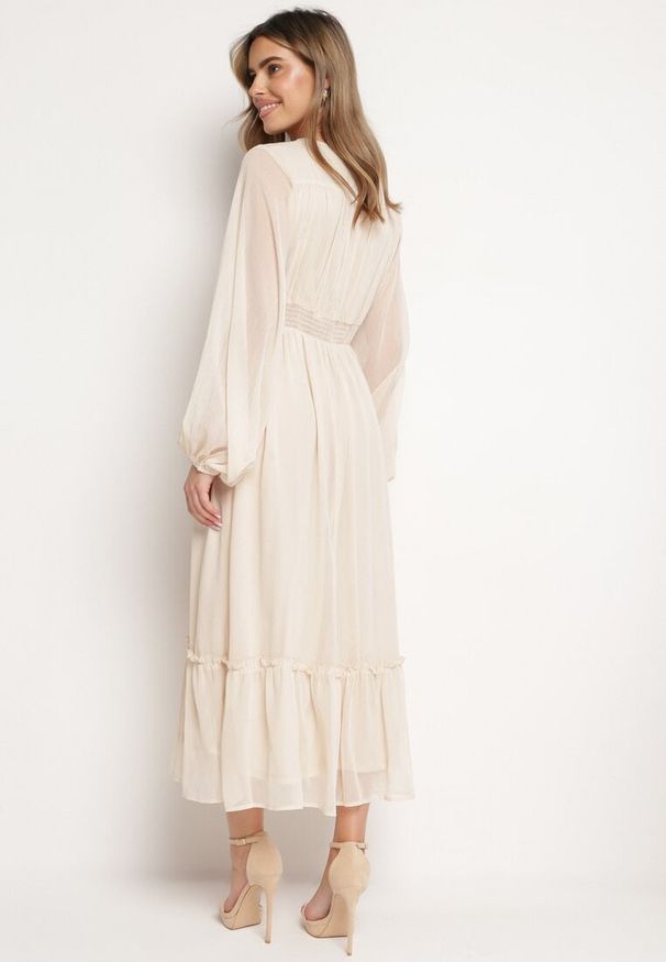 Born2be - Beżowa Sukienka Koktajlowa z Bufiastymi Rękawami Falbankami i Ozdobnymi Guzikami Binxa. Typ kołnierza: kołnierz z falbankami. Kolor: beżowy. Styl: wizytowy