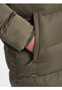 Ombre Clothing - Długa zimowa kurtka męska pikowana o satynowym wykończeniu - khaki V1. Kolor: brązowy. Materiał: satyna. Długość: długie. Wzór: nadruk. Sezon: zima. Styl: elegancki #2