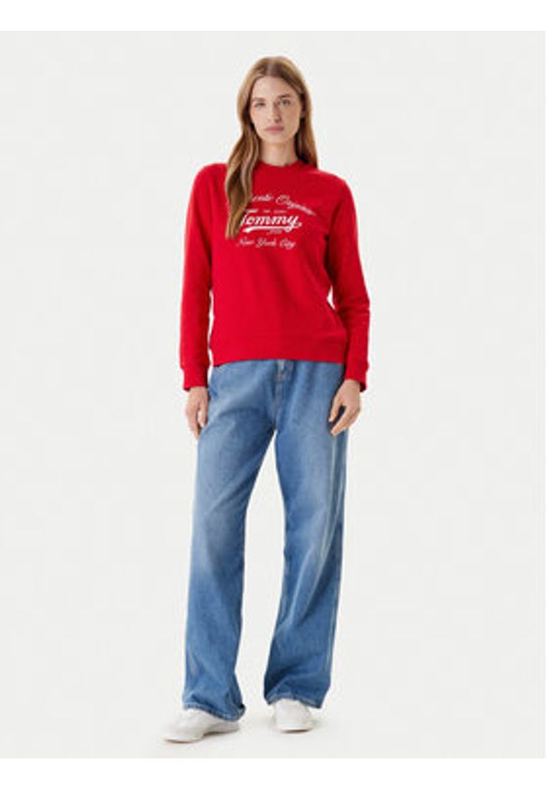 Tommy Jeans Bluza Essential DW0DW20942 Czerwony Regular Fit. Kolor: czerwony. Materiał: bawełna