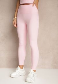 Renee - Różowy Komplet Sportowy Legginsy i T-shirt o Dopasowanym Kroju Silanessa. Kolor: różowy #5