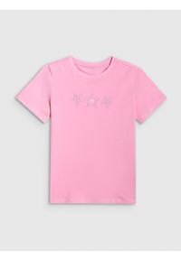 4f - 4F T-shirt regular z nadrukiem dziewczęcy - różowy 152 (11-12 lat). Okazja: na co dzień. Kolor: różowy. Materiał: bawełna, materiał, skóra. Długość rękawa: krótki rękaw. Długość: krótkie. Wzór: nadruk. Sezon: lato. Styl: casual #1