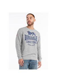 Bluza z okrągłym dekoltem, regularny krój Lonsdale Noss. Kolor: szary, niebieski, wielokolorowy. Materiał: polar. Wzór: aplikacja, haft. Sport: joga i pilates #1