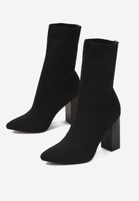 Born2be - Czarne Botki Cillolis. Wysokość cholewki: za kostkę. Nosek buta: szpiczasty. Zapięcie: bez zapięcia. Kolor: czarny. Materiał: materiał. Szerokość cholewki: normalna. Wzór: aplikacja, kwiaty. Obcas: na obcasie. Wysokość obcasa: średni #3