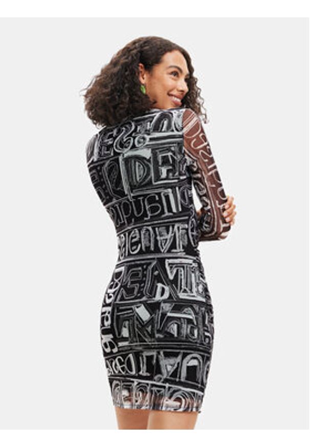 Desigual Sukienka codzienna 23SWVK23 Szary Slim Fit. Okazja: na co dzień. Kolor: szary. Materiał: syntetyk. Typ sukienki: proste. Styl: casual