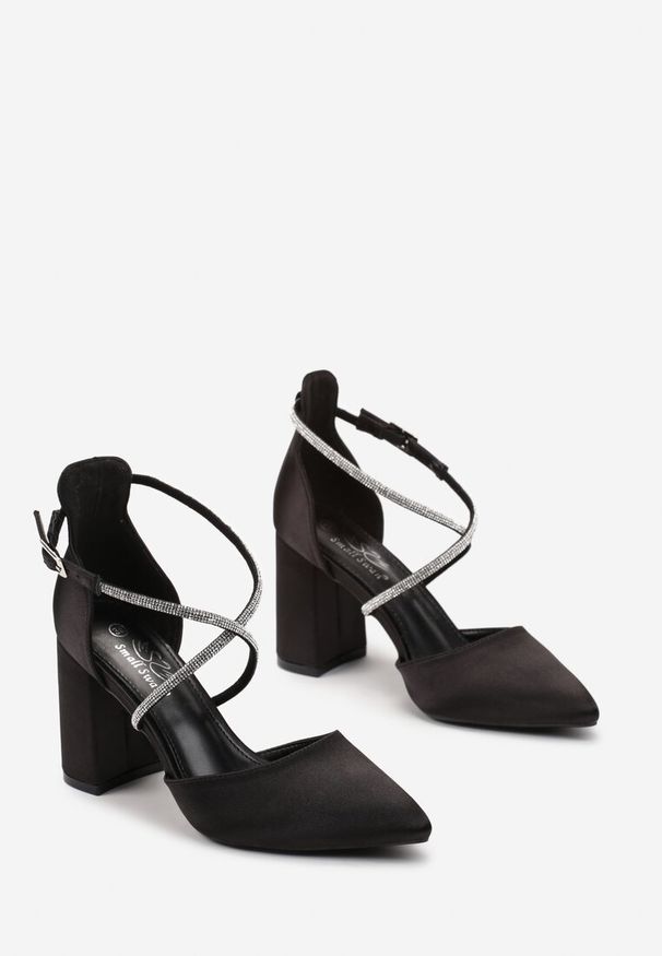 Renee - Czarne Satynowe Czółenka na Słupku z Paskiem w Cyrkonie Rhodana. Zapięcie: pasek. Kolor: czarny. Materiał: satyna. Obcas: na słupku. Styl: glamour, elegancki