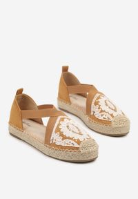 Born2be - Brązowe Espadryle z Gumką na Plecionej Podeszwie Zdobione Haftem Fodarilla. Okazja: na co dzień, na spacer. Kolor: brązowy. Materiał: koronka. Wzór: aplikacja, haft. Styl: boho, klasyczny, elegancki, casual #6