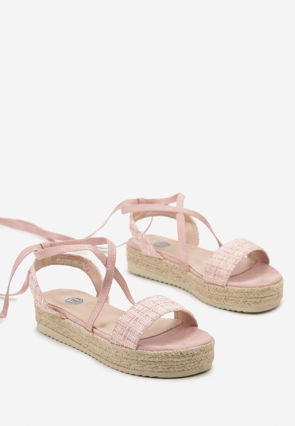 Renee - Różowe Sandały z Tweedowymi Wiązanymi Paseczkami i Plecioną Platformą Tagarisa. Zapięcie: pasek. Kolor: różowy. Wzór: paski. Sezon: lato. Obcas: na platformie