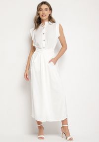Born2be - Biała Sukienka Koszulowa o Rozkloszowanym Kroju z Wiązaniem w Pasie Mavirielle. Okazja: na co dzień. Typ kołnierza: dekolt w serek. Kolor: biały. Materiał: skóra. Długość rękawa: długi rękaw. Typ sukienki: koszulowe. Styl: casual, elegancki #1