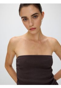 Reserved - Top z wiskozą - brązowy. Kolor: brązowy. Materiał: wiskoza #1