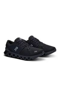 On Running - Buty do biegania damskie On Cloud X 4. Kolor: czarny. Materiał: materiał, syntetyk, tkanina. Szerokość cholewki: normalna. Sport: bieganie