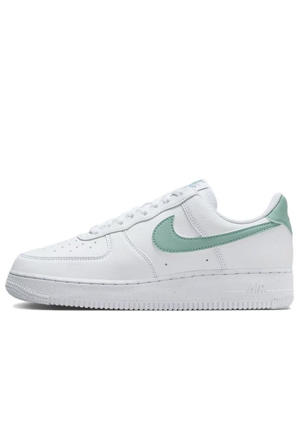 Buty damskie Nike Air Force 1 '07 Next Nature DV3808-112 - białe. Kolor: biały. Materiał: guma, syntetyk, skóra. Szerokość cholewki: normalna. Sezon: lato. Model: Nike Air Force. Sport: koszykówka