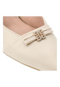 Czółenka damskie Armodo, cholewka ze skóry naturalnej licowej wsuwany fason zabudowany szpiczasty przód, beżowe, DS-976/2/A. Nosek buta: szpiczasty. Kolor: beżowy. Materiał: skóra. Szerokość cholewki: normalna #3