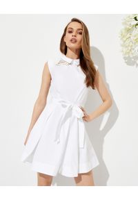 SELF PORTRAIT - Biała sukienka mini z koronką. Kolor: biały. Materiał: koronka. Wzór: koronka. Typ sukienki: dopasowane. Długość: mini #1