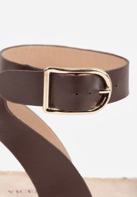 Renee - Ciemnobrązowe Sandały VICES na Platformie z Plecionki z Szerokim Paskiem z Klamrą Jurelle. Okazja: na spacer. Zapięcie: klamry. Kolor: brązowy. Materiał: jeans, len. Wzór: haft. Sezon: lato. Obcas: na platformie. Styl: boho #4