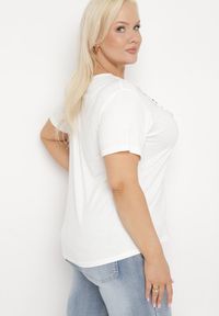Born2be - Biały T-shirt Koszulka z Krótkim Rękawem z Dekoltem Ozdobionym Koronką i Cyrkoniami Lovita. Kolekcja: plus size. Kolor: biały. Materiał: koronka. Długość rękawa: krótki rękaw. Długość: krótkie. Wzór: aplikacja, koronka. Styl: klasyczny, elegancki #2