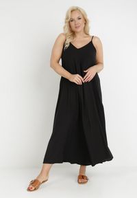 Born2be - Czarna Sukienka z Wiskozy Galope. Kolor: czarny. Materiał: wiskoza. Długość rękawa: na ramiączkach. Wzór: gładki, jednolity. Sezon: lato. Długość: maxi