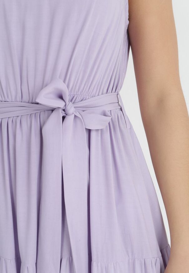 Born2be - Fioletowa Wiskozowa Sukienka Midi z Gumką w Pasie i Materiałowym Paskiem Bicuh. Kolor: fioletowy. Materiał: materiał, wiskoza. Długość: midi