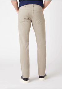 Wrangler - WRANGLER STRAIGHT SPODNIE MĘSKIE MATERIAŁOWE KHAKI W10TKA787 112126008. Kolor: brązowy #4