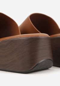 Born2be - Jasnobrązowe Klapki Drewniaki na Koturnie z Paskiem na Palec Triajoy. Okazja: na co dzień. Kolor: brązowy. Materiał: bawełna, len. Sezon: lato. Obcas: na koturnie. Styl: casual, elegancki #4