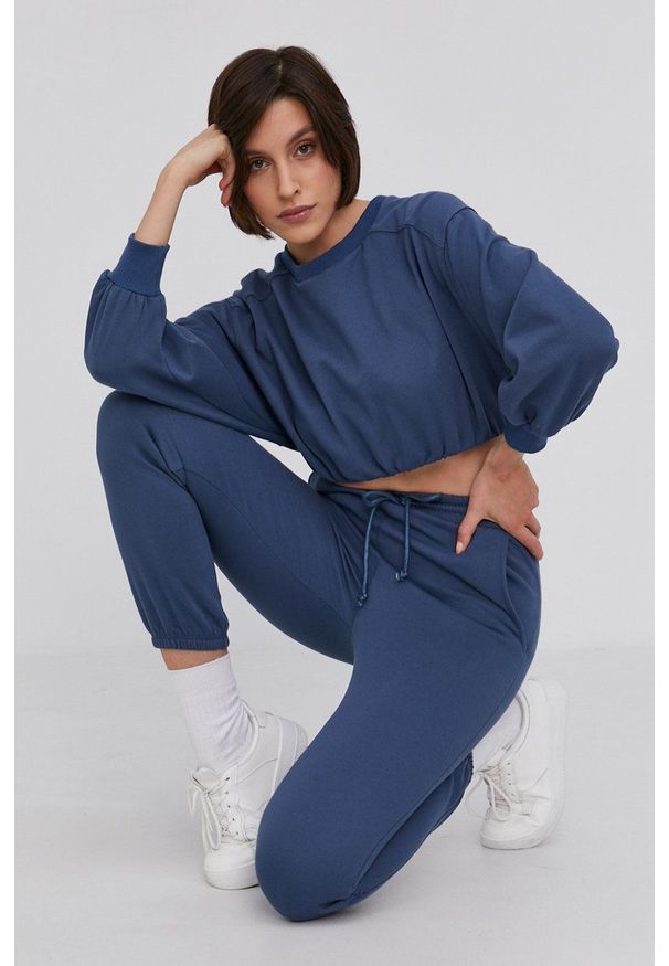 Answear Lab - Dres. Kolor: niebieski. Materiał: dresówka. Wzór: gładki