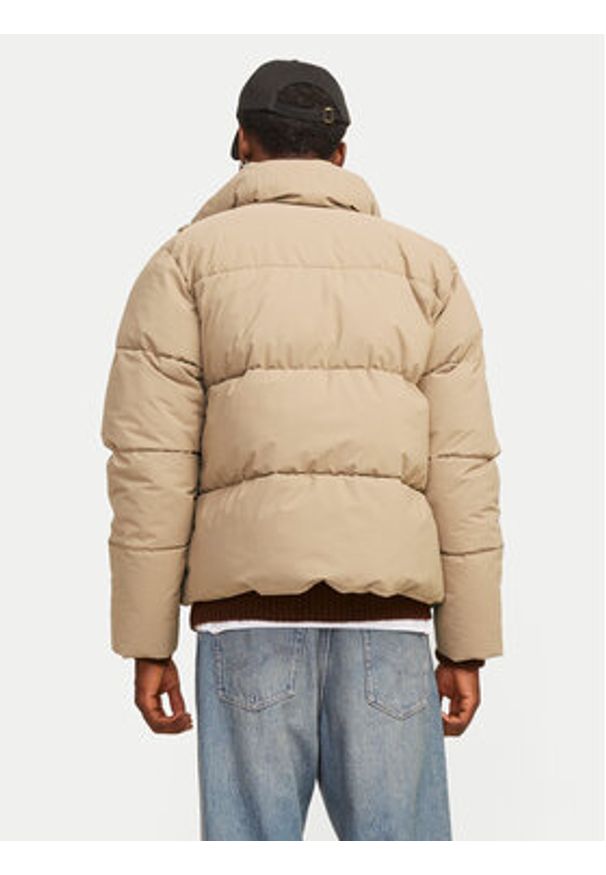 Jack & Jones - Jack&Jones Kurtka zimowa Frederiksberg 12260460 Beżowy Regular Fit. Kolor: beżowy. Materiał: syntetyk. Sezon: zima