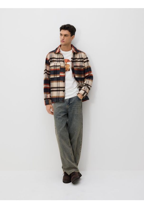 Reserved - T-shirt regular z nadrukiem - złamana biel. Materiał: dzianina, bawełna. Wzór: nadruk