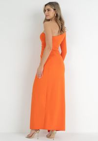 Born2be - Pomarańczowa Kopertowa Sukienka Maxi na Jedno Ramię z Marszczeniami Analaura. Kolor: pomarańczowy. Typ sukienki: kopertowe. Długość: maxi #3