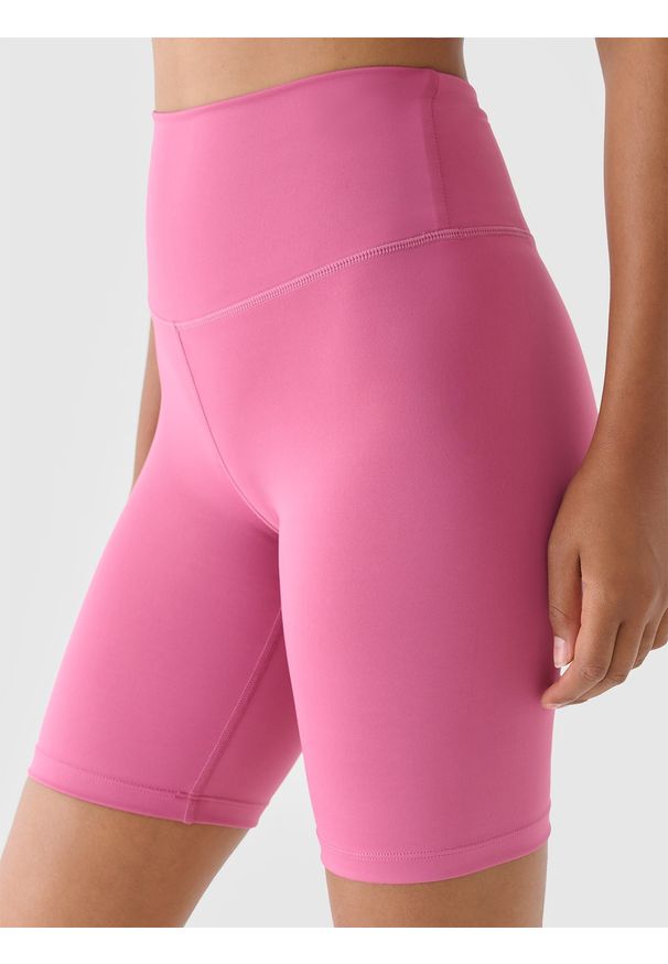 4f - 4F Legginsy krótkie treningowe damskie - fioletowe M. Stan: podwyższony. Kolor: różowy. Materiał: dzianina, włókno, syntetyk, materiał, elastan. Długość: krótkie. Wzór: gładki, ze splotem, jednolity. Sport: fitness
