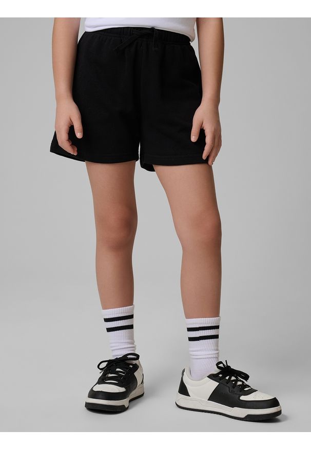 4f - 4F Spodenki dresowe dziewczęce - czarne 134 (8-9 lat). Kolor: czarny. Materiał: dresówka. Sezon: lato. Sport: turystyka piesza
