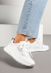 Renee - Białe Sneakersy ze Skóry Naturalnej z Grubymi Sznurówkami Daneliss. Okazja: na co dzień. Kolor: biały. Materiał: skóra. Obcas: na płaskiej podeszwie #5