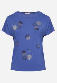 Born2be - Granatowy T-shirt z Bawełny Wykończony Cyrkoniami Krissianne. Okazja: do pracy, na co dzień. Kolor: niebieski. Materiał: bawełna. Wzór: aplikacja, geometria. Styl: casual, elegancki #3