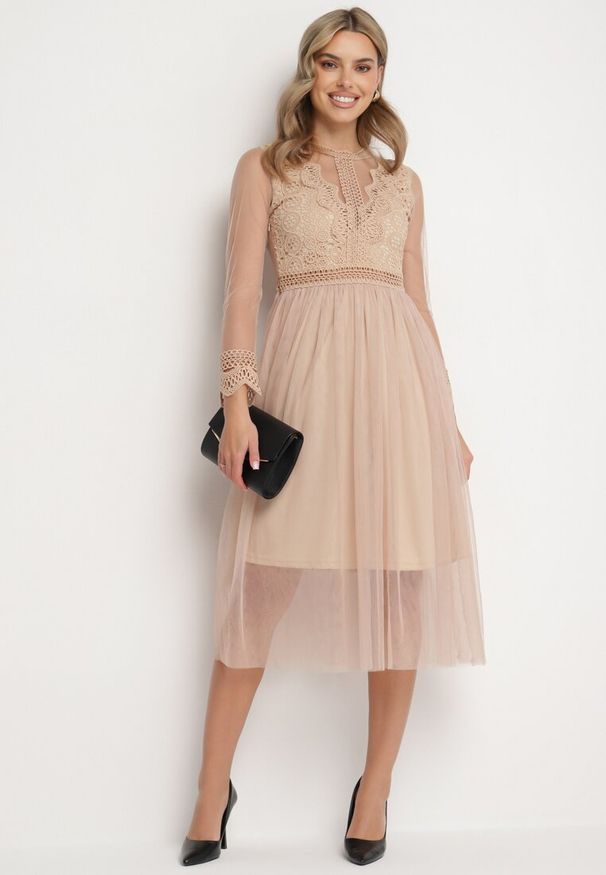 Born2be - Beżowa Sukienka Phaerusa. Kolor: beżowy. Materiał: tiul, koronka. Wzór: koronka, aplikacja. Styl: klasyczny, elegancki. Długość: midi
