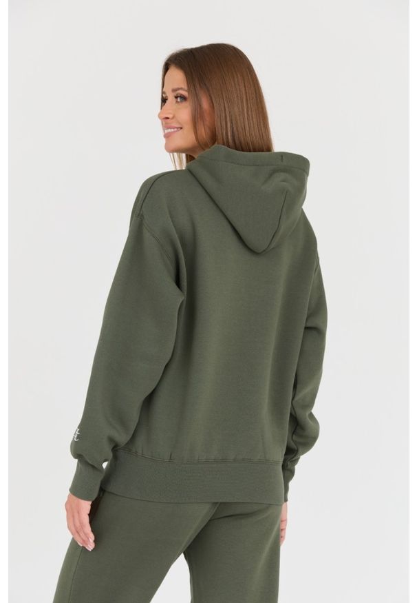 Juicy Couture - JUICY COUTURE Zielona bluza Recycled Queenie Hoodie. Kolor: zielony