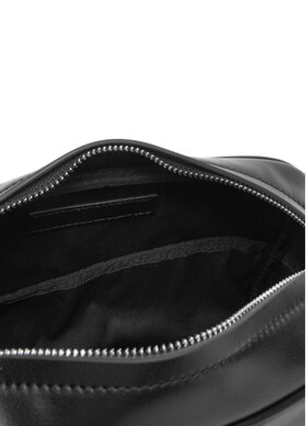 Calvin Klein Kosmetyczka Ck Sleek Washbag K50K512951 Czarny. Kolor: czarny. Materiał: skóra