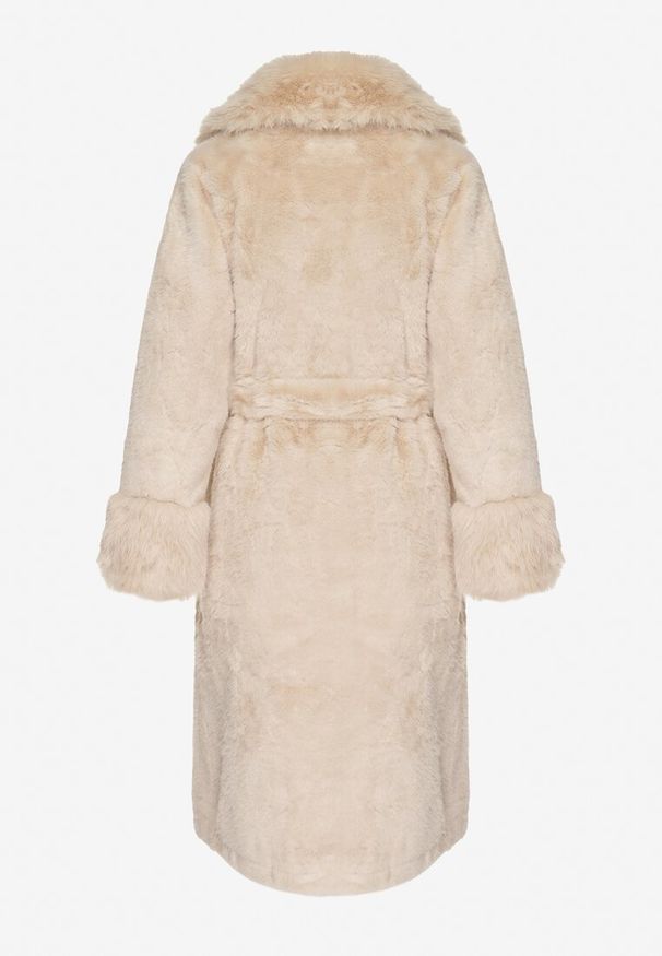 Born2be - Beżowy Futerkowy Płaszcz z Szerokim Kołnierzem i Mankietami z Wiązanym Paskiem Viaruna. Okazja: na co dzień, na imprezę. Kolor: beżowy. Materiał: dzianina. Długość rękawa: długi rękaw. Długość: długie. Styl: casual, elegancki